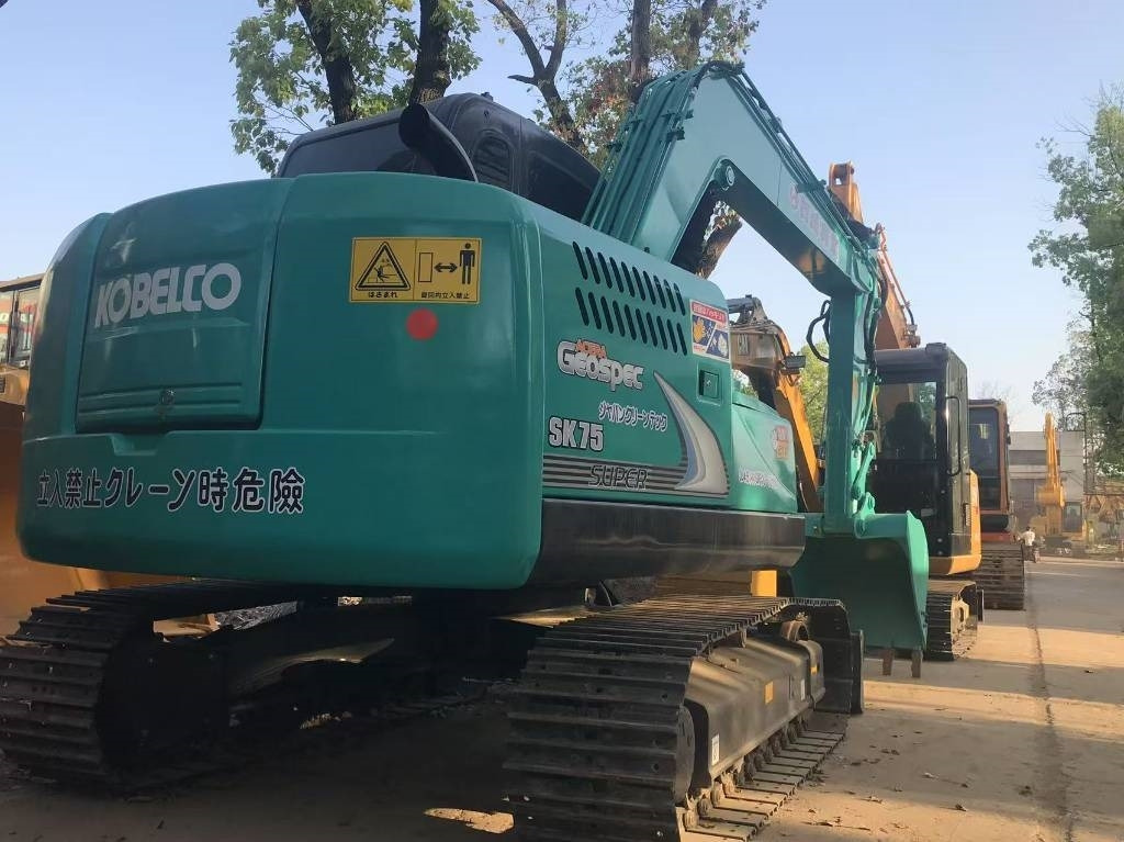 Kobelco SK 75 - Mini-ekskavators: foto 3 Kobelco SK 75 - Mini-ekskavators: foto 3