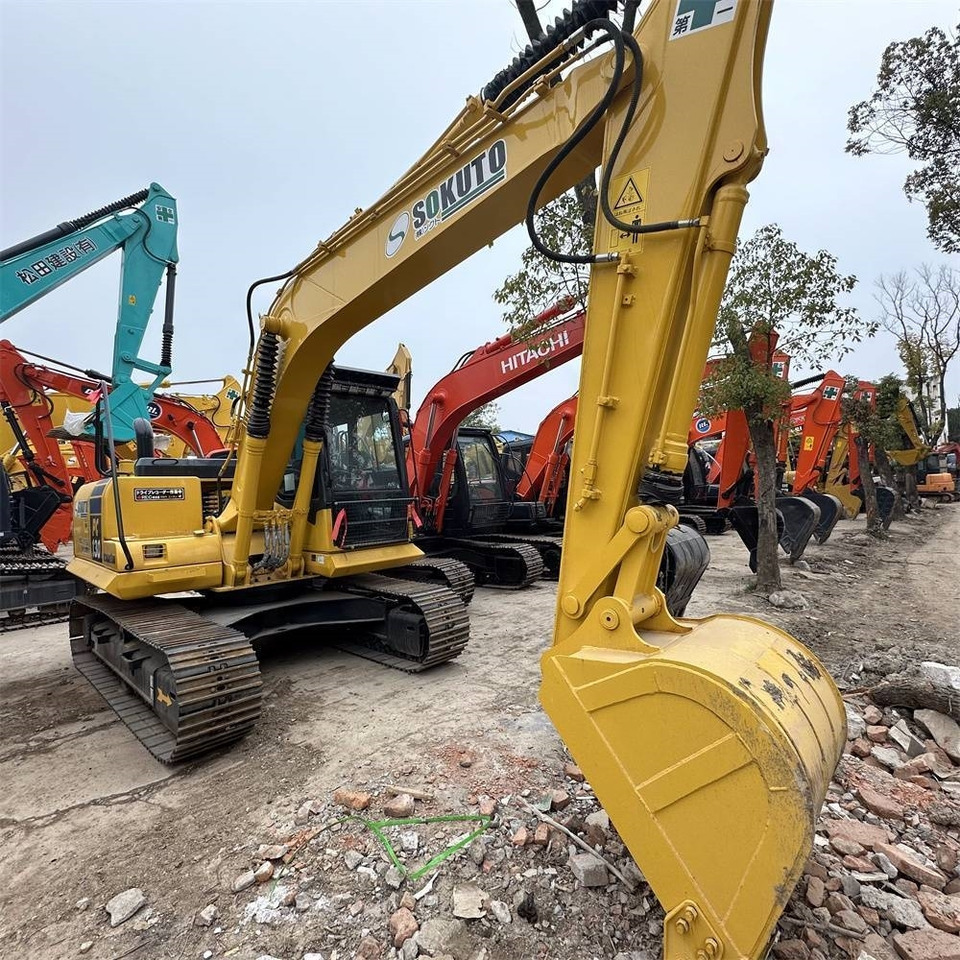 Komatsu PC 130-7 - Kāpurķēžu ekskavators: foto 1 Komatsu PC 130-7 - Kāpurķēžu ekskavators: foto 1