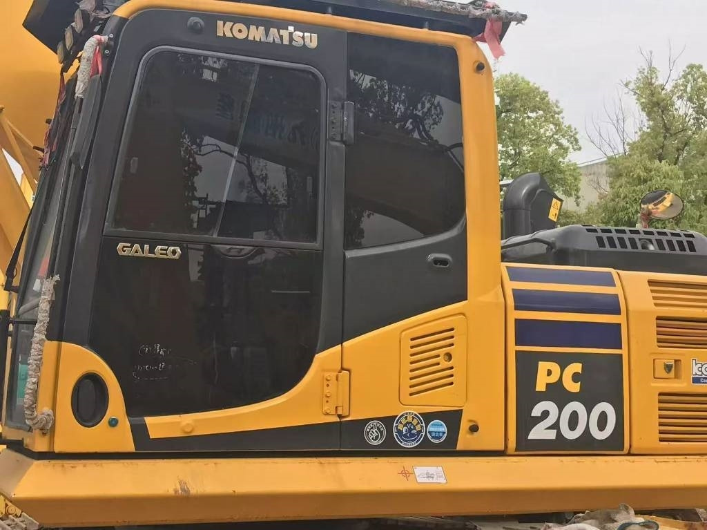 Komatsu PC 200-8 - Kāpurķēžu ekskavators: foto 3 Komatsu PC 200-8 - Kāpurķēžu ekskavators: foto 3