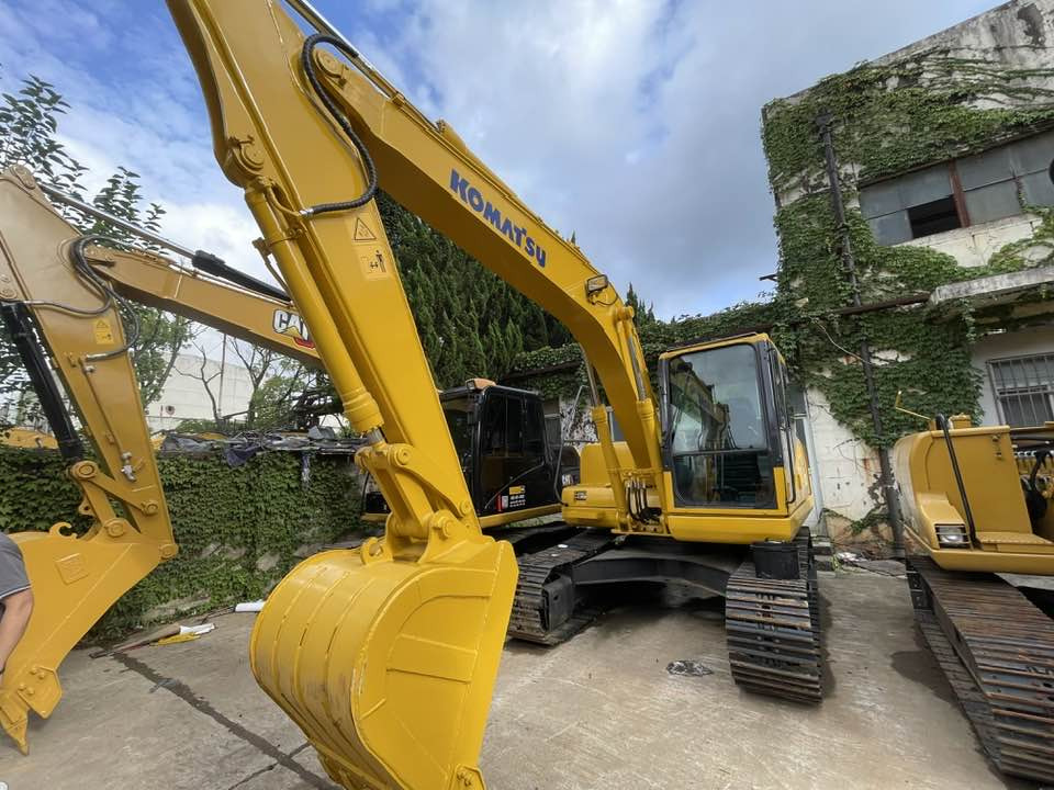 Komatsu PC130 - Mini-ekskavators: foto 1 Komatsu PC130 - Mini-ekskavators: foto 1