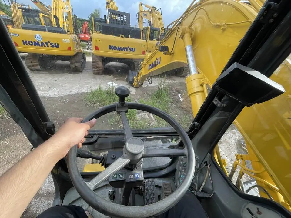 Komatsu PW160-11 - Riteņu ekskavators: foto 4 Komatsu PW160-11 - Riteņu ekskavators: foto 4