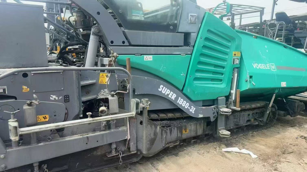 Vogele SUPER 1880-3L - Asfalta klājējs: foto 4 Vogele SUPER 1880-3L - Asfalta klājējs: foto 4
