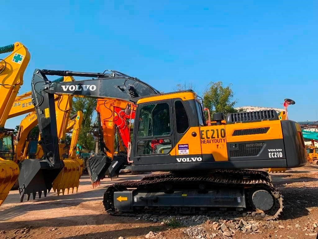 Volvo EC 210 - Kāpurķēžu ekskavators: foto 1 Volvo EC 210 - Kāpurķēžu ekskavators: foto 1