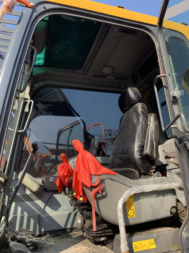 Kāpurķēžu ekskavators Volvo EC210: foto 10