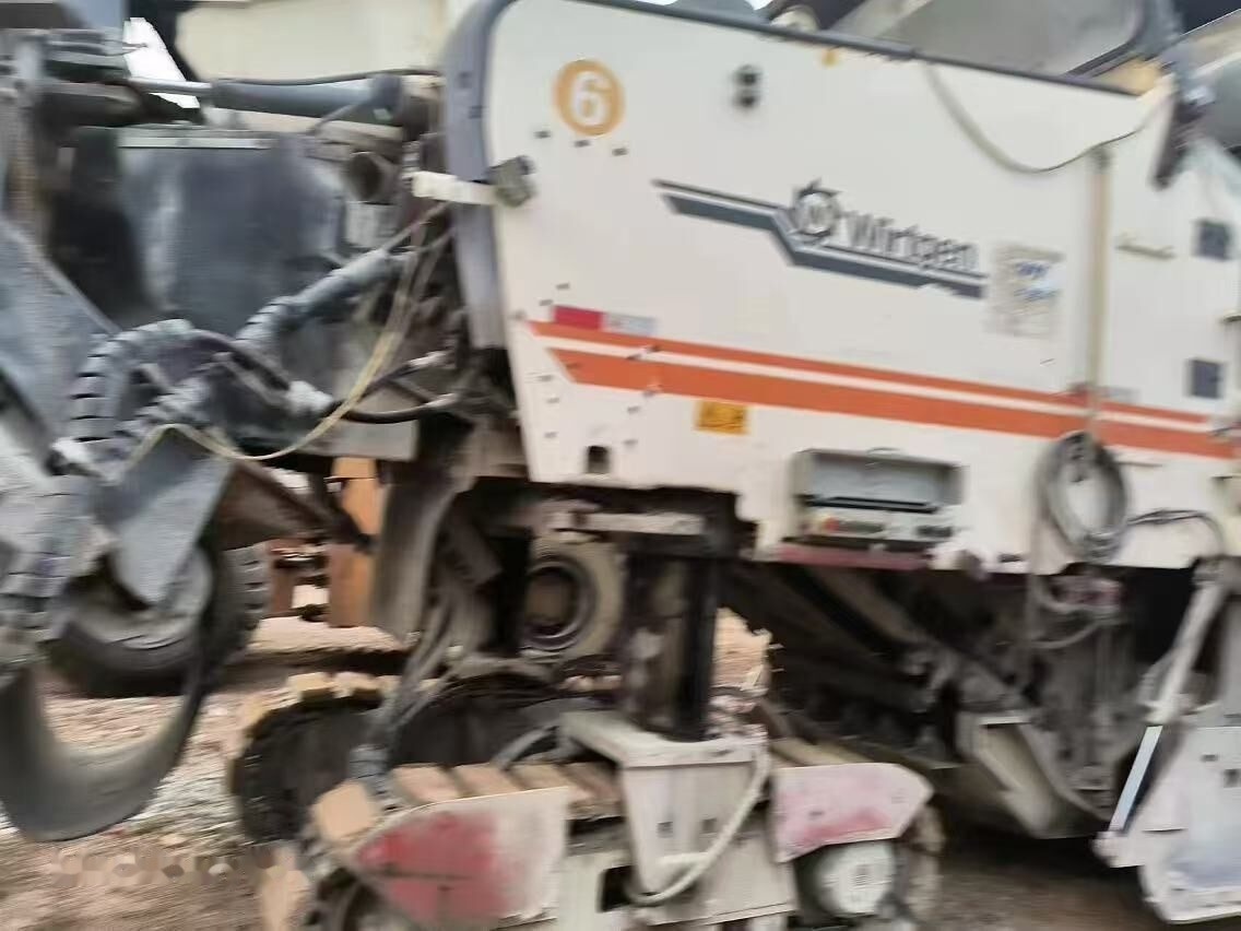 Wirtgen W2100 - Asfalta frēze: foto 5 Wirtgen W2100 - Asfalta frēze: foto 5