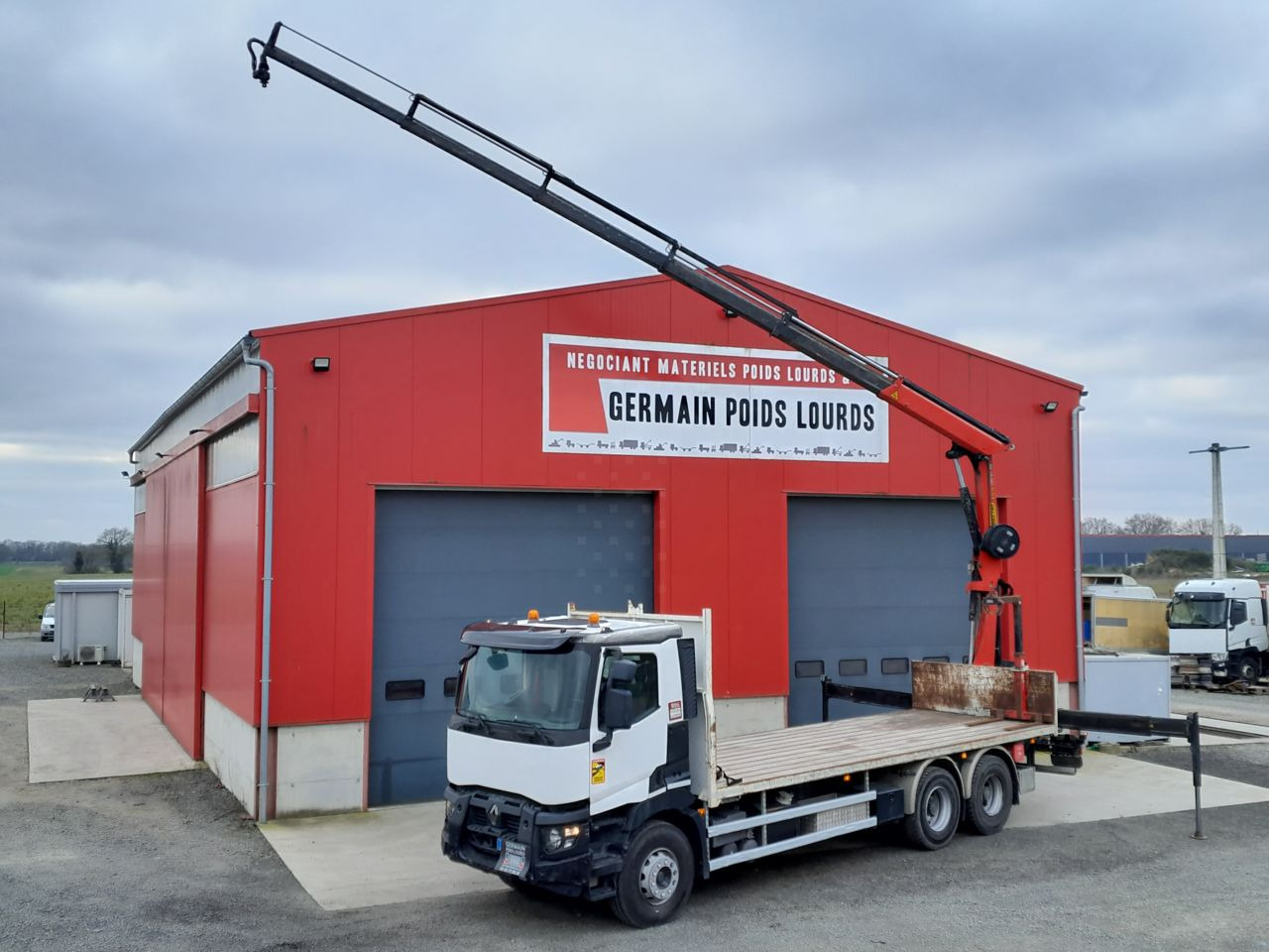 Renault C430 6x4 Standard platform Truck - Bortu kravas automašīna/ Platforma, Kravas auto ar manipulatoru: foto 1 Renault C430 6x4 Standard platform Truck - Bortu kravas automašīna/ Platforma, Kravas auto ar manipulatoru: foto 1
