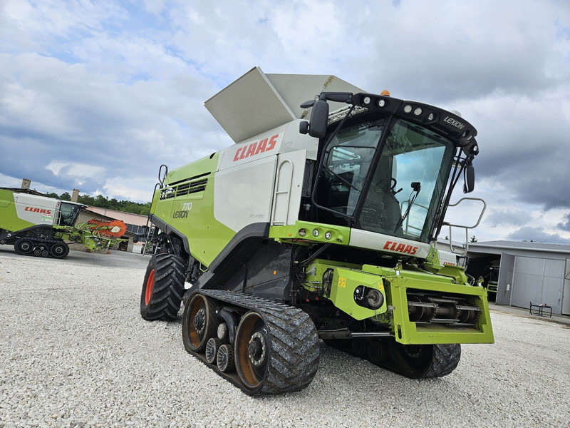 Claas Lexion 770tt - Labības kombains: foto 1 Claas Lexion 770tt - Labības kombains: foto 1