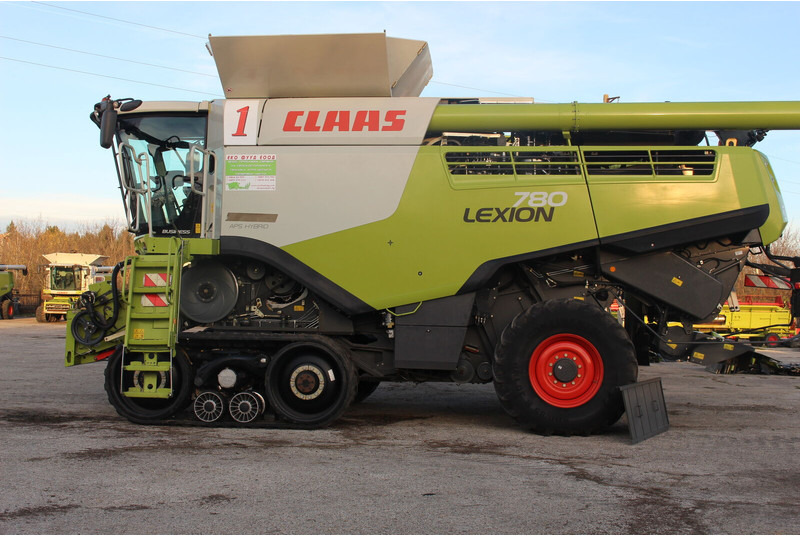 Claas lexion 780 tt - Labības kombains: foto 1 Claas lexion 780 tt - Labības kombains: foto 1