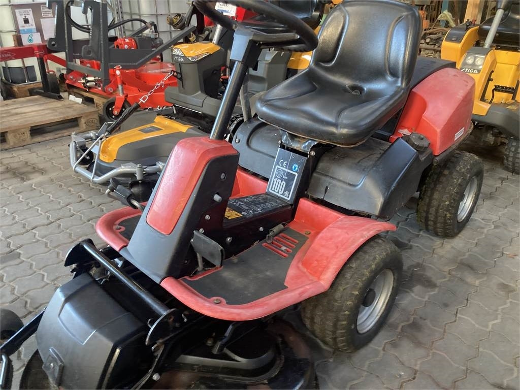 Jonsered FR2215MA - Komunālais traktors: foto 2 Jonsered FR2215MA - Komunālais traktors: foto 2