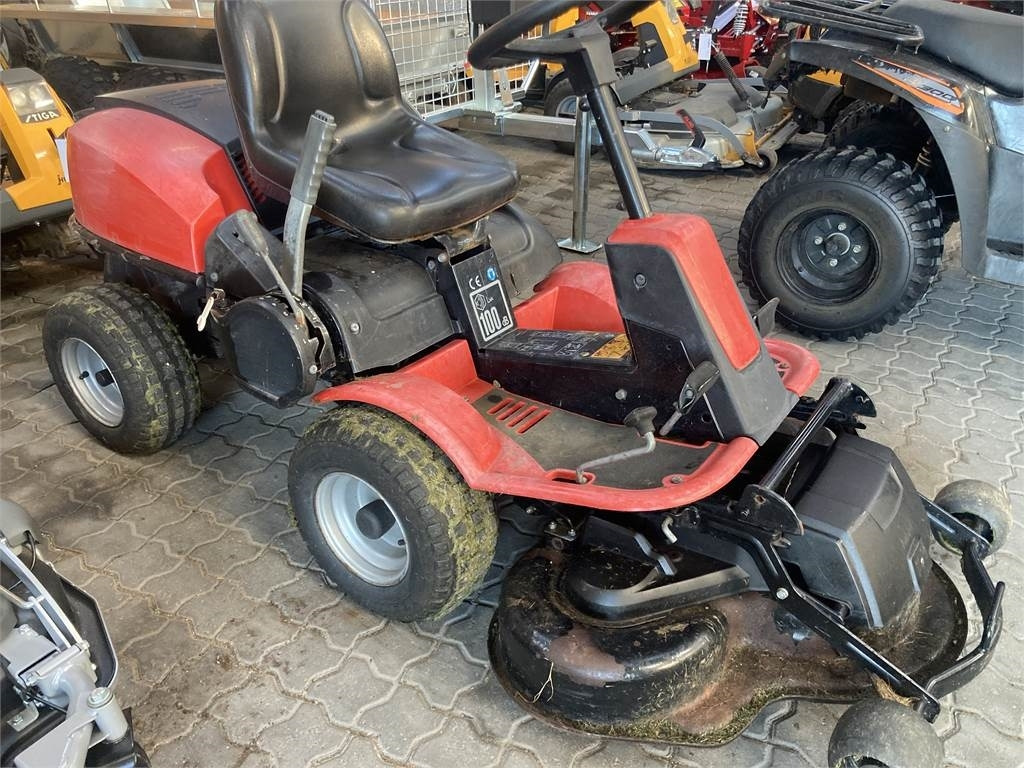 Jonsered FR2215MA - Komunālais traktors: foto 1 Jonsered FR2215MA - Komunālais traktors: foto 1