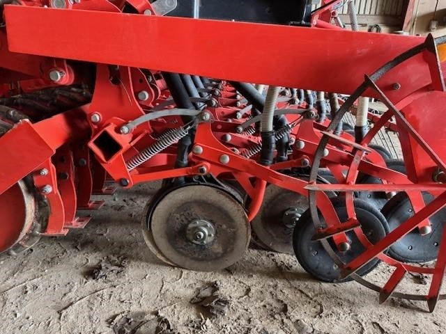 Kuhn SITERA 4000 + TF1500 - Kombinētā sējmašīna: foto 4 Kuhn SITERA 4000 + TF1500 - Kombinētā sējmašīna: foto 4