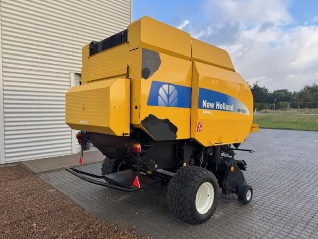 New Holland BR7070 - Rituļu prese: foto 3 New Holland BR7070 - Rituļu prese: foto 3