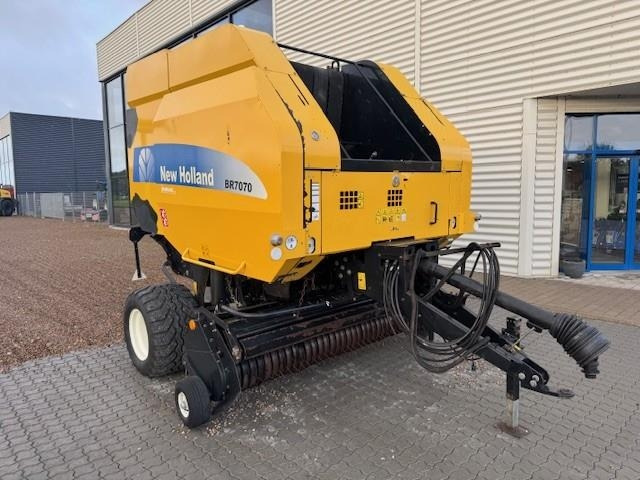 New Holland BR7070 - Rituļu prese: foto 2 New Holland BR7070 - Rituļu prese: foto 2
