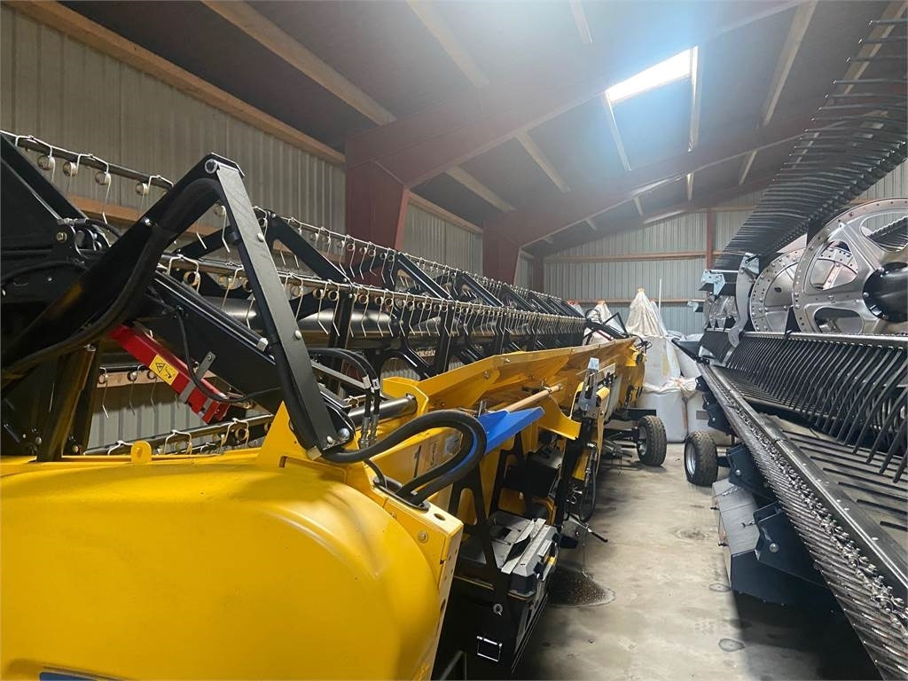 New Holland CR9.90 ST.V EU AMEA - Labības kombains: foto 4 New Holland CR9.90 ST.V EU AMEA - Labības kombains: foto 4