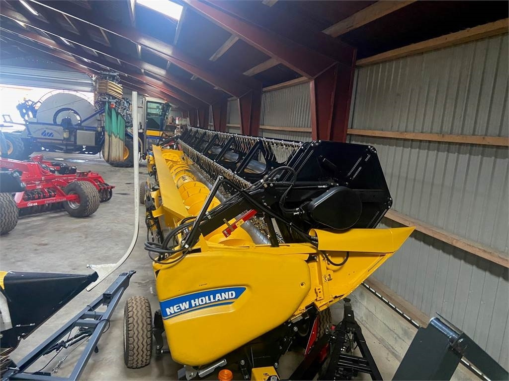 New Holland CR9.90 ST.V EU AMEA - Labības kombains: foto 2 New Holland CR9.90 ST.V EU AMEA - Labības kombains: foto 2