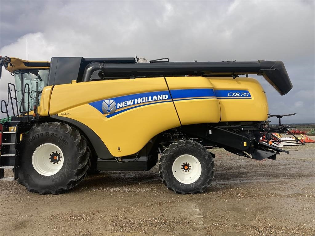 New Holland CX8.70 TB4 EUR - Labības kombains: foto 4 New Holland CX8.70 TB4 EUR - Labības kombains: foto 4