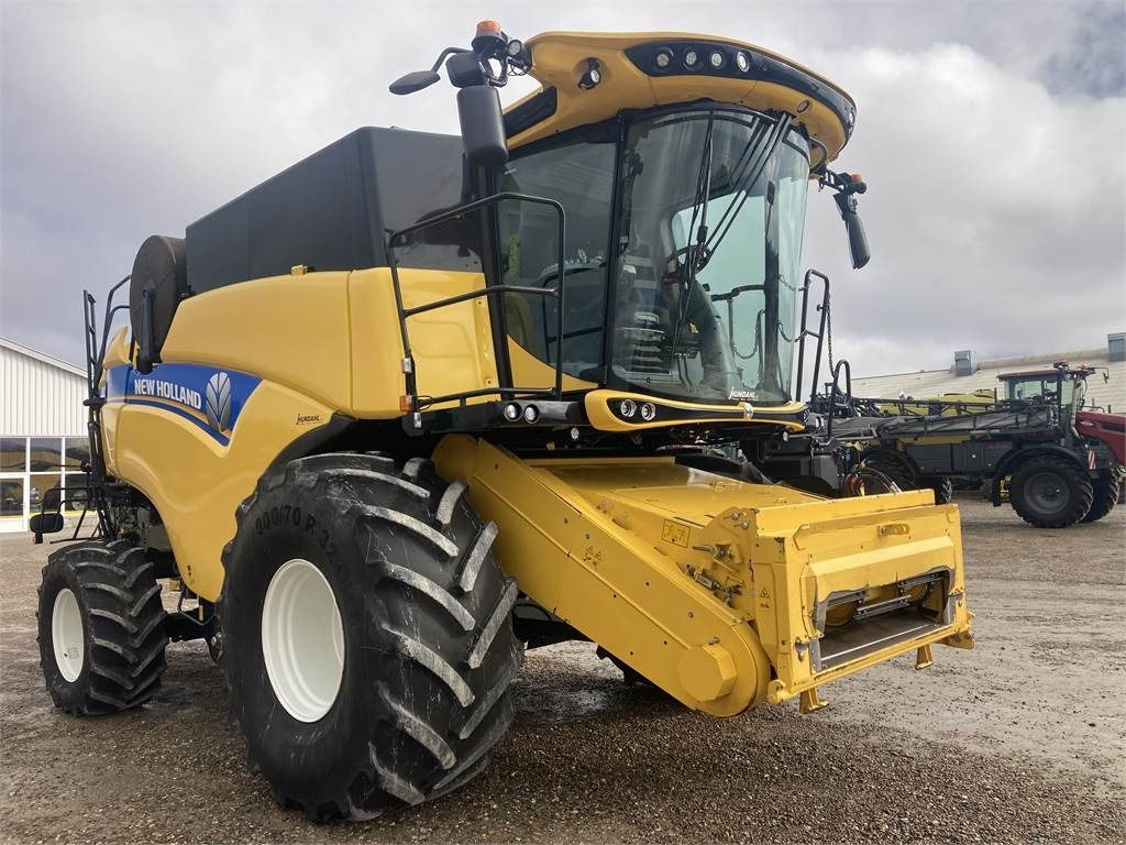 New Holland CX8.70 TB4 EUR - Labības kombains: foto 3 New Holland CX8.70 TB4 EUR - Labības kombains: foto 3