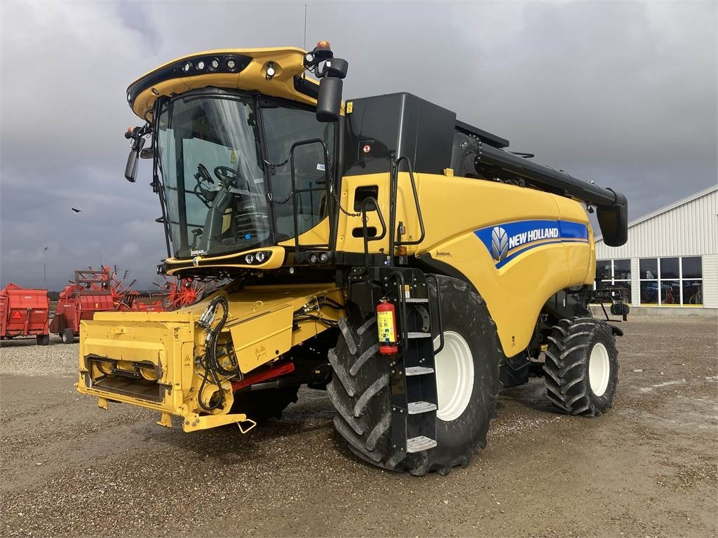 New Holland CX8.70 TB4 EUR - Labības kombains: foto 2 New Holland CX8.70 TB4 EUR - Labības kombains: foto 2