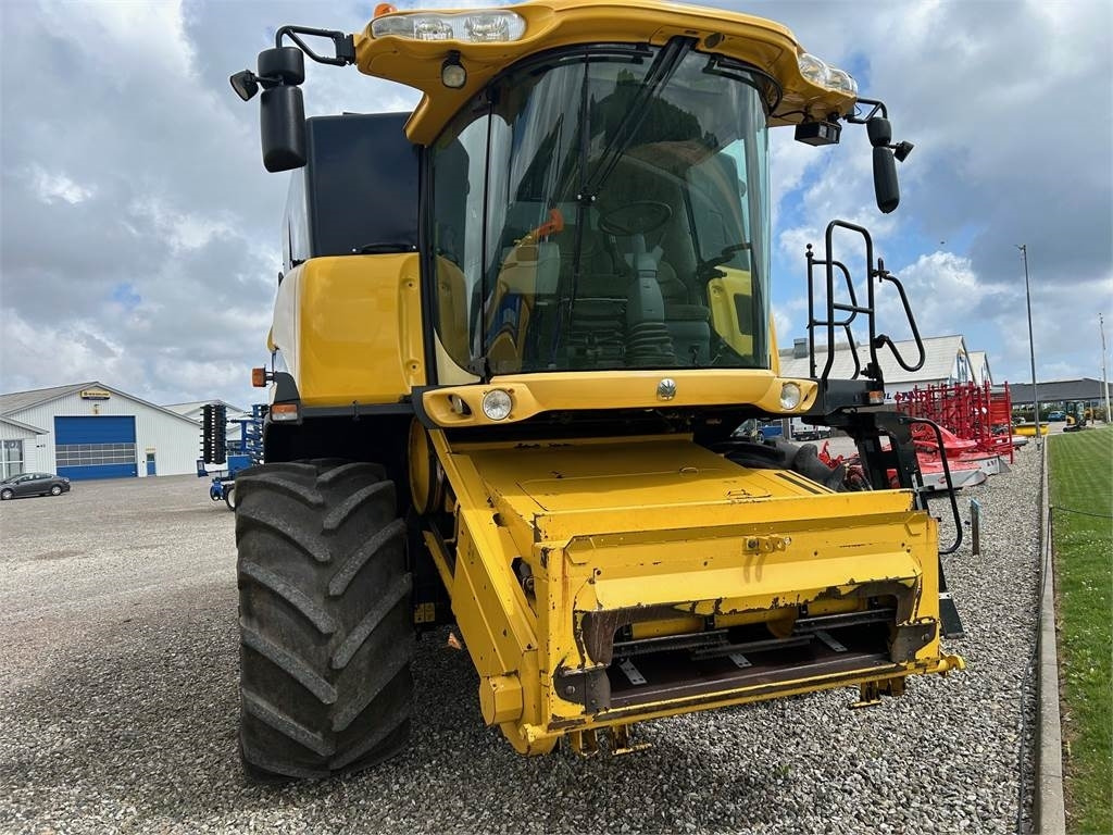 New Holland CX860 SLH - Labības kombains: foto 2 New Holland CX860 SLH - Labības kombains: foto 2