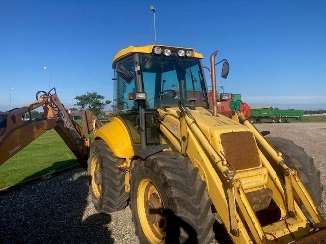 New Holland LB 115B - Ekskavators-iekrāvējs: foto 4 New Holland LB 115B - Ekskavators-iekrāvējs: foto 4