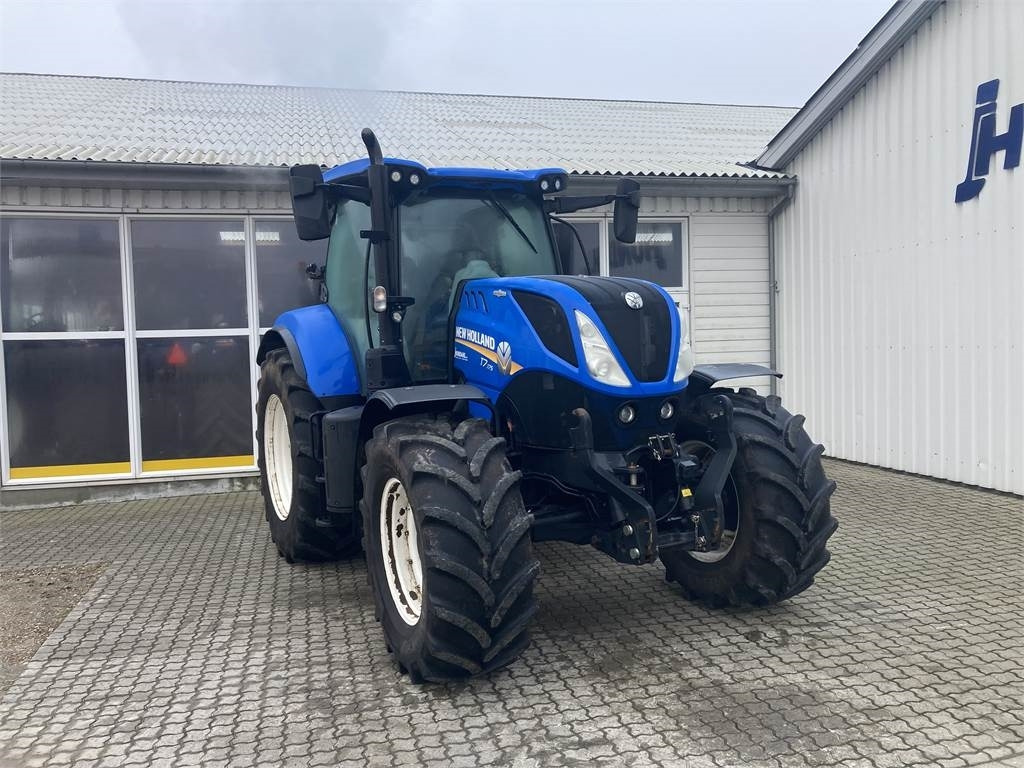 New Holland T7.175 AC MY 18 - Traktors: foto 2 New Holland T7.175 AC MY 18 - Traktors: foto 2