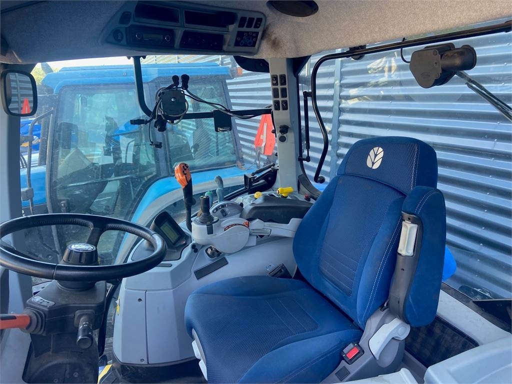 New Holland T7.190 RC - Traktors: foto 2 New Holland T7.190 RC - Traktors: foto 2