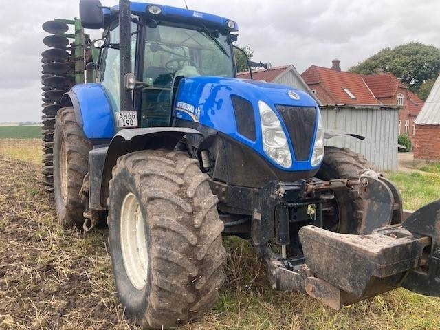New Holland T7.220 CLASSIC - Traktors: foto 1 New Holland T7.220 CLASSIC - Traktors: foto 1