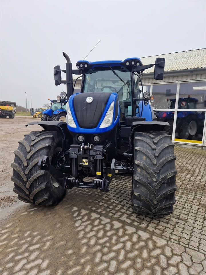 New Holland T7.270AC STAGE V - Traktors: foto 3 New Holland T7.270AC STAGE V - Traktors: foto 3