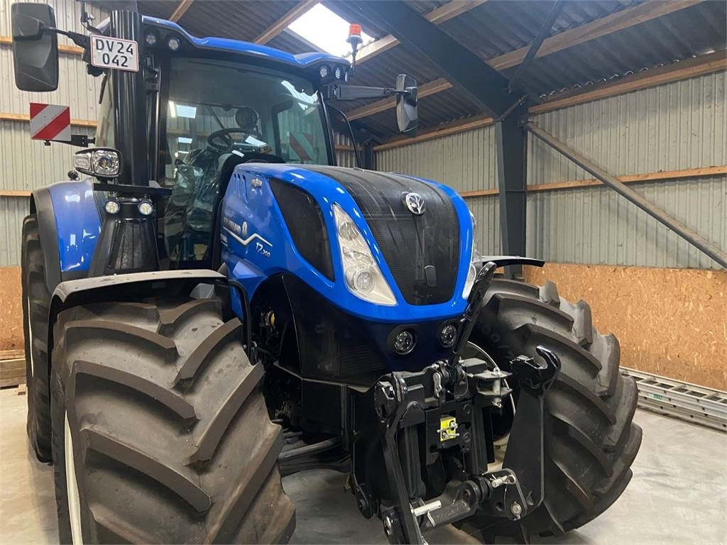 New Holland T7.300 AC NEWG - Traktors: foto 1 New Holland T7.300 AC NEWG - Traktors: foto 1