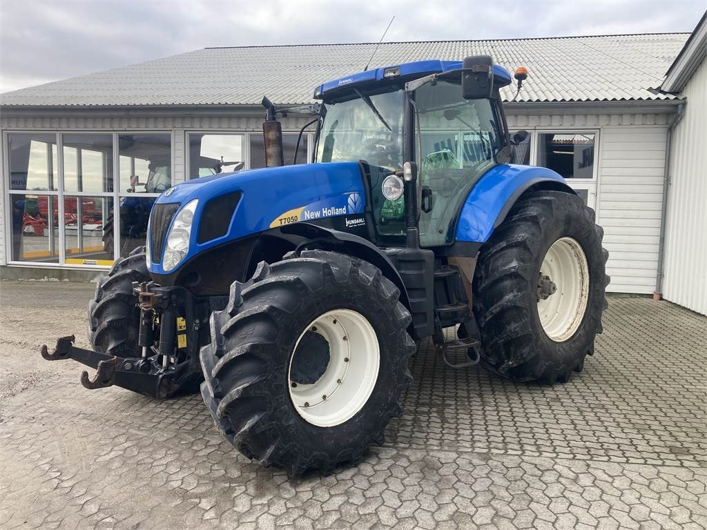 New Holland T7050 - Traktors: foto 3 New Holland T7050 - Traktors: foto 3