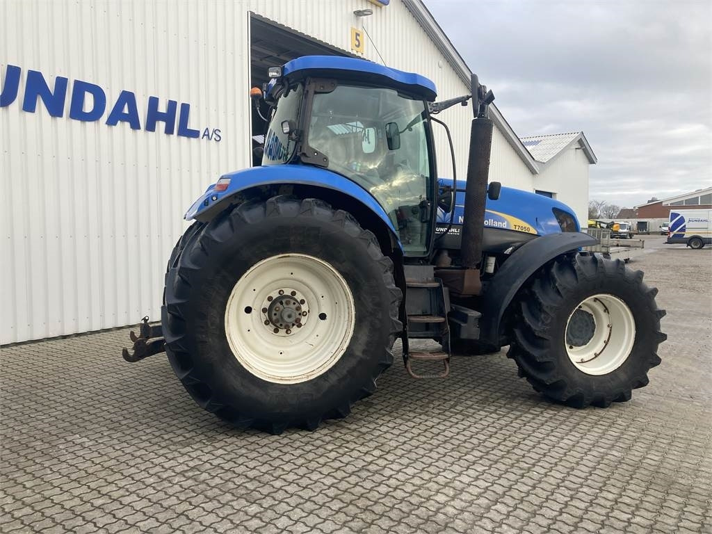 New Holland T7050 - Traktors: foto 2 New Holland T7050 - Traktors: foto 2