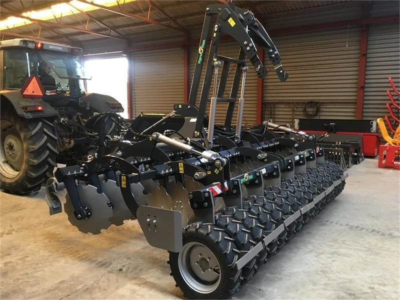 Agro-Tom 4 m. bugseret med slæbeplanke - Disku ecēša: foto 4 Agro-Tom 4 m. bugseret med slæbeplanke - Disku ecēša: foto 4
