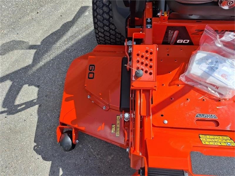 Ariens Zenith 60" (152 cm Klippe bredde) - Komunālais traktors: foto 4 Ariens Zenith 60" (152 cm Klippe bredde) - Komunālais traktors: foto 4