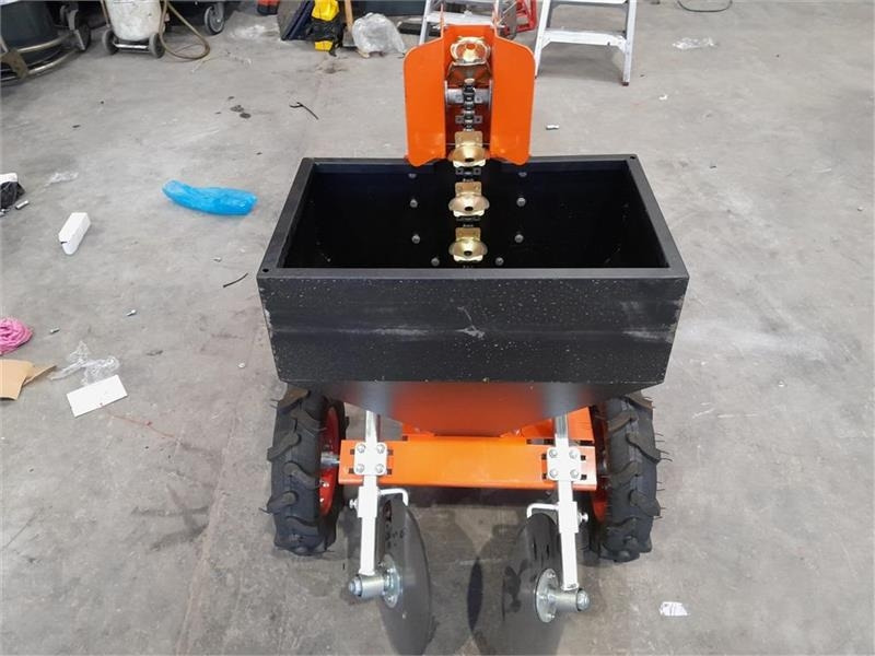 - - - Boxer AGRI - Kartupeļu stādāmā mašīna: foto 4 - - - Boxer AGRI - Kartupeļu stādāmā mašīna: foto 4