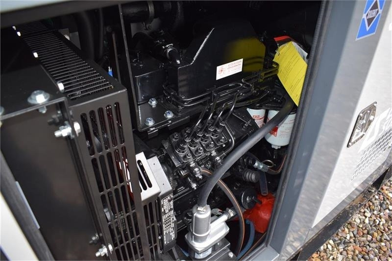 Elektroģenerators Cummins 88 KvA: foto 9