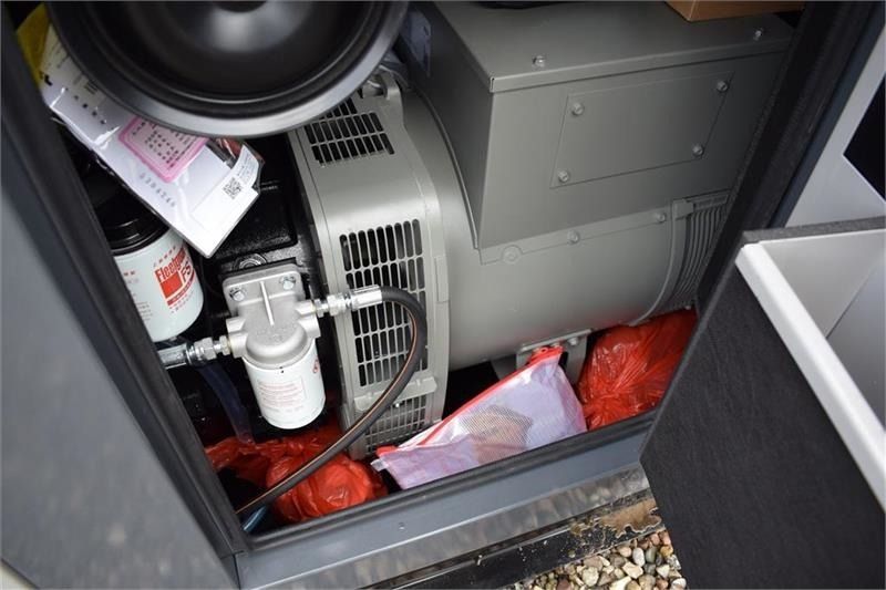 Elektroģenerators Cummins 88 KvA: foto 8