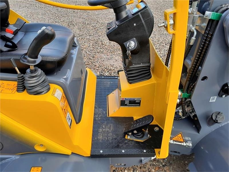 Mini iekrāvējs Eurotrac W11: foto 8