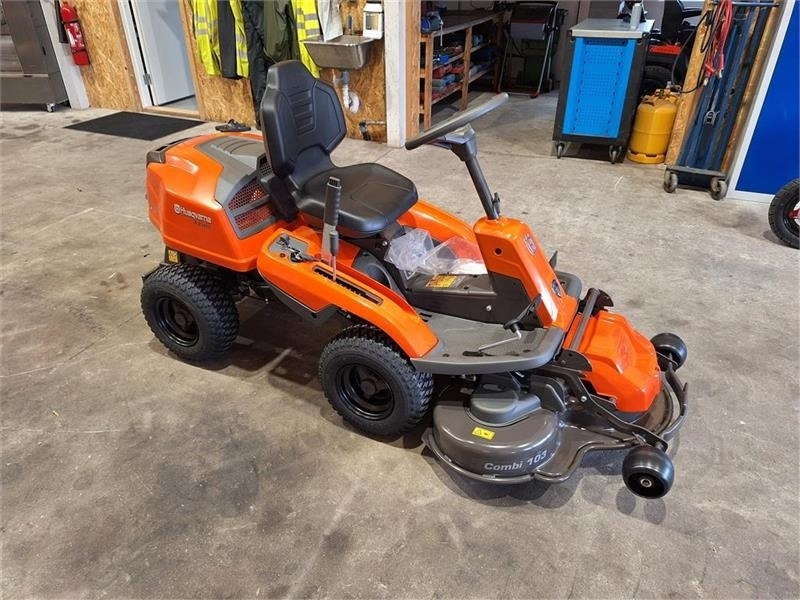 Husqvarna Rider R214 TC 103 cm klipper - Komunālais traktors: foto 1 Husqvarna Rider R214 TC 103 cm klipper - Komunālais traktors: foto 1