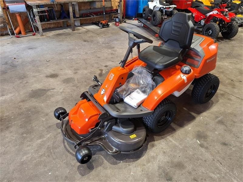 Husqvarna Rider R214 TC 103 cm klipper - Komunālais traktors: foto 4 Husqvarna Rider R214 TC 103 cm klipper - Komunālais traktors: foto 4