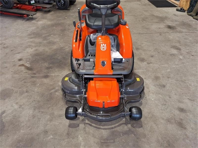 Husqvarna Rider R214 TC 103 cm klipper - Komunālais traktors: foto 5 Husqvarna Rider R214 TC 103 cm klipper - Komunālais traktors: foto 5