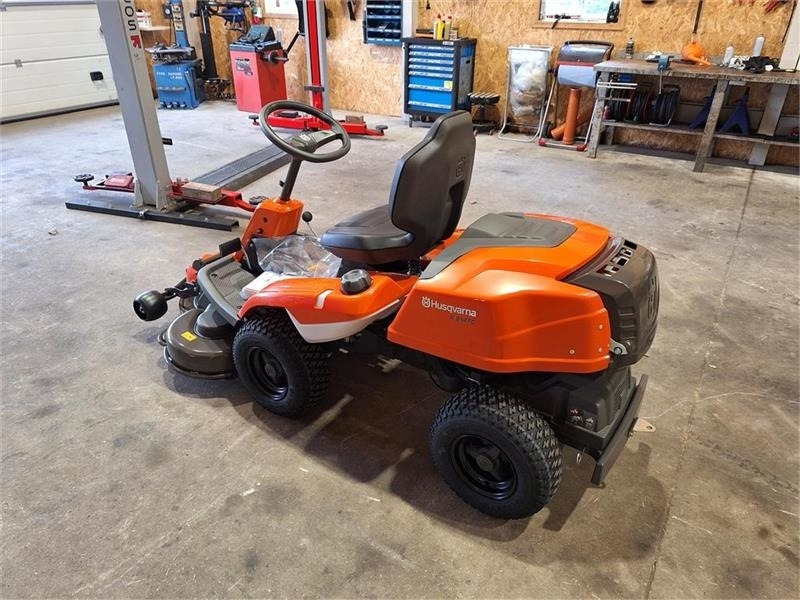 Husqvarna Rider R214 TC 103 cm klipper - Komunālais traktors: foto 3 Husqvarna Rider R214 TC 103 cm klipper - Komunālais traktors: foto 3