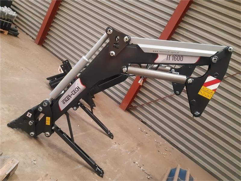 Inter-Tech 1600 - Frontālais iekrāvējs: foto 1 Inter-Tech 1600 - Frontālais iekrāvējs: foto 1