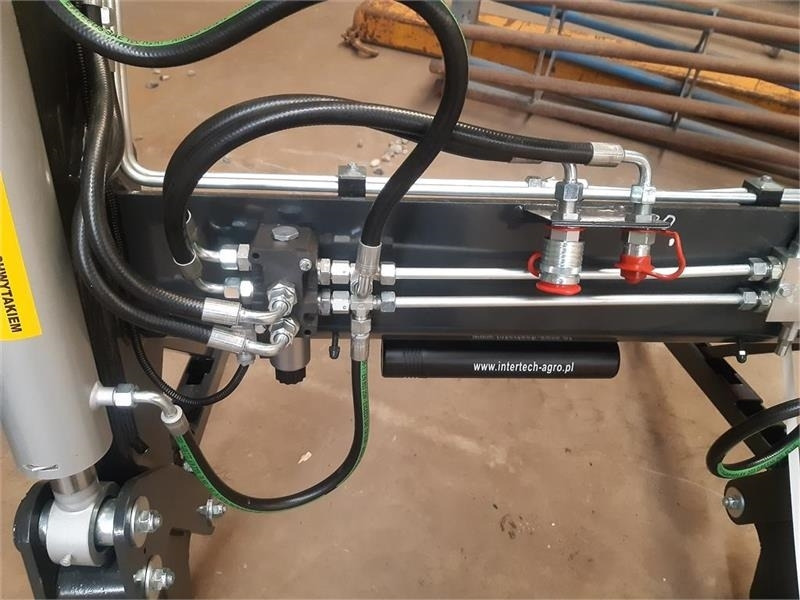 Inter-Tech 1600 - Frontālais iekrāvējs: foto 4 Inter-Tech 1600 - Frontālais iekrāvējs: foto 4