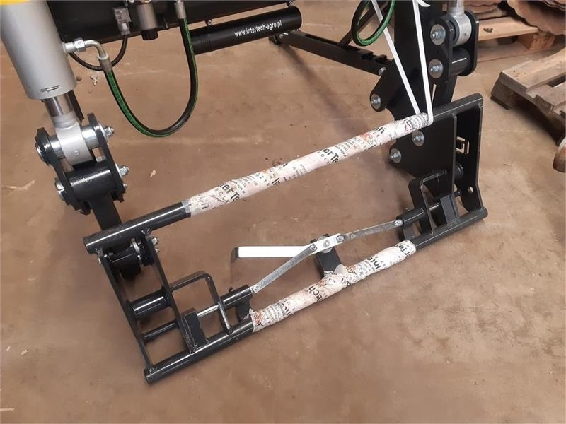 Inter-Tech 1600 - Frontālais iekrāvējs: foto 5 Inter-Tech 1600 - Frontālais iekrāvējs: foto 5