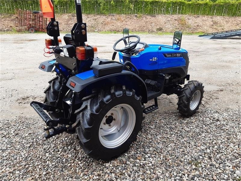 Solis 26 servostyring og brede traktor dæk - Komunālais traktors: foto 4 Solis 26 servostyring og brede traktor dæk - Komunālais traktors: foto 4