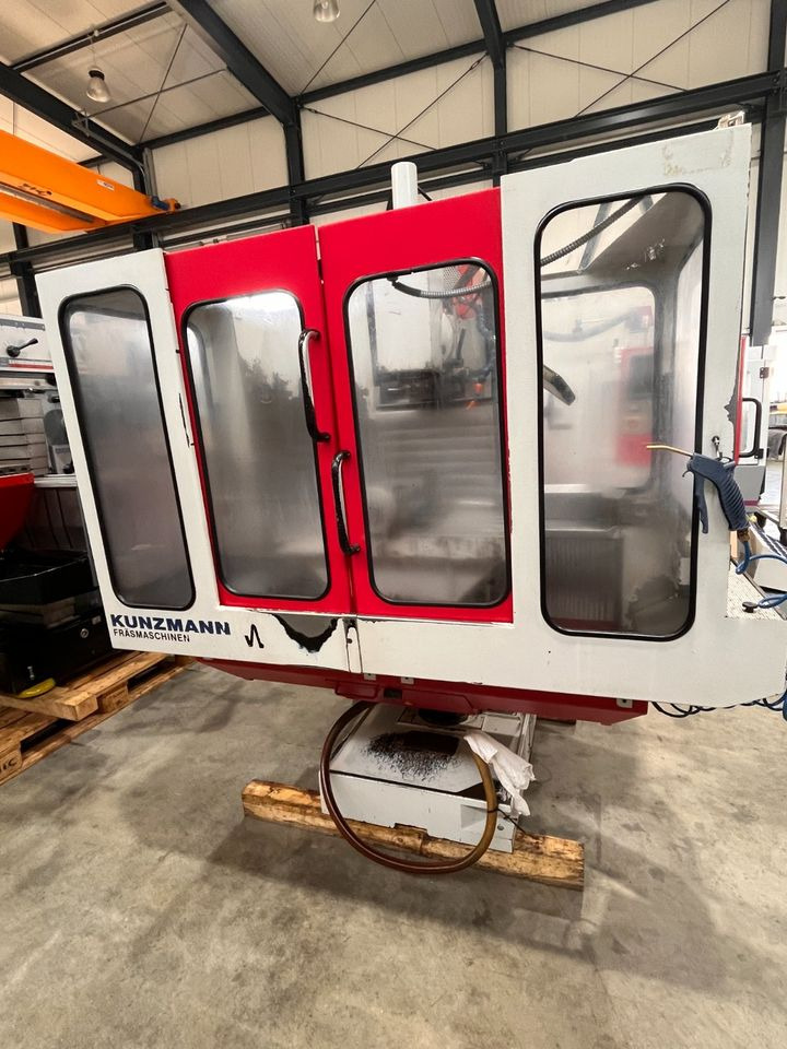 Werkzeugfräsmaschine Fräsmaschine KUNZMANN WF 4/3 TNC124 - Frēzmašīna: foto 1 Werkzeugfräsmaschine Fräsmaschine KUNZMANN WF 4/3 TNC124 - Frēzmašīna: foto 1