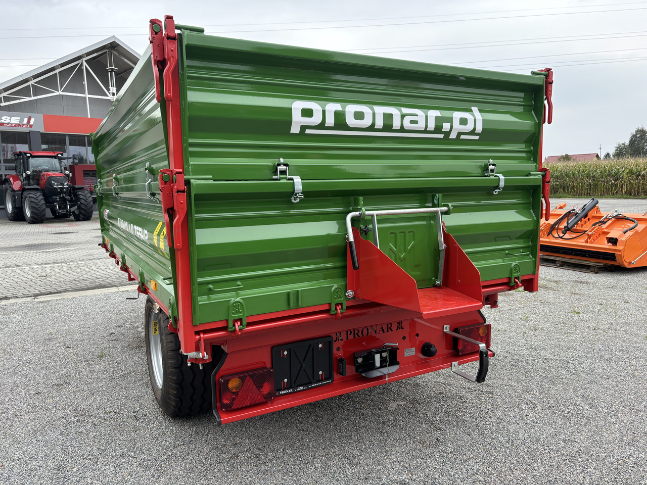 PRONAR T654/2 - Lauksaimniecības piekabe-pašizgāzējs: foto 3 PRONAR T654/2 - Lauksaimniecības piekabe-pašizgāzējs: foto 3