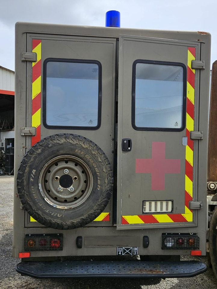 LAND ROVER Défender Ambulance - Komercauto: foto 4 LAND ROVER Défender Ambulance - Komercauto: foto 4