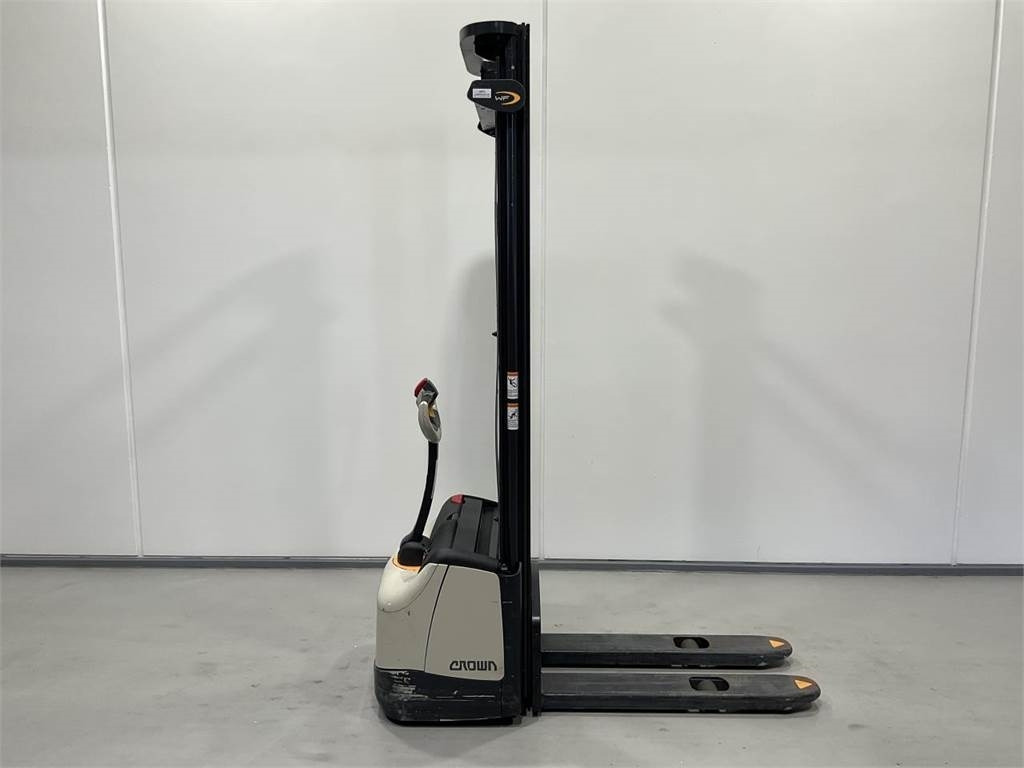 Crown WF3000-1,2 TF - Krautņotājs: foto 1 Crown WF3000-1,2 TF - Krautņotājs: foto 1