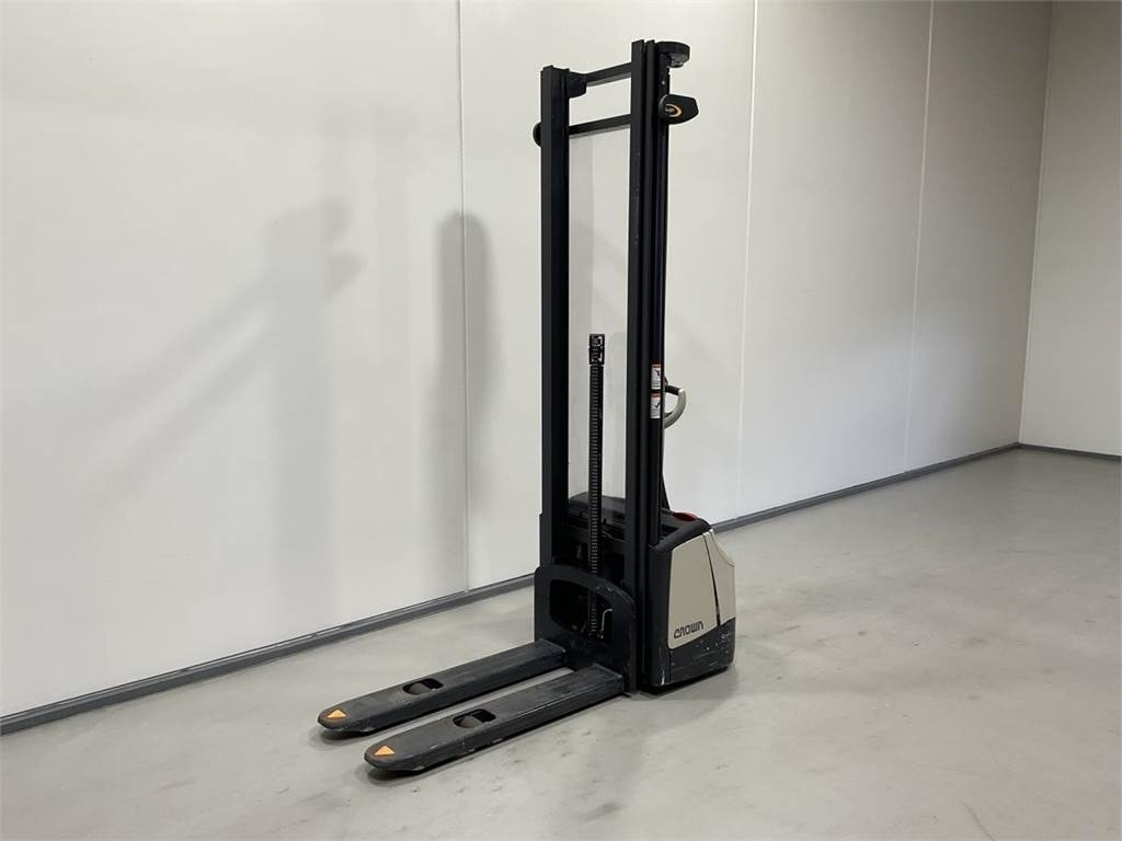 Crown WF3000-1,2 TF - Krautņotājs: foto 4 Crown WF3000-1,2 TF - Krautņotājs: foto 4